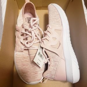 Everlast sports shoes